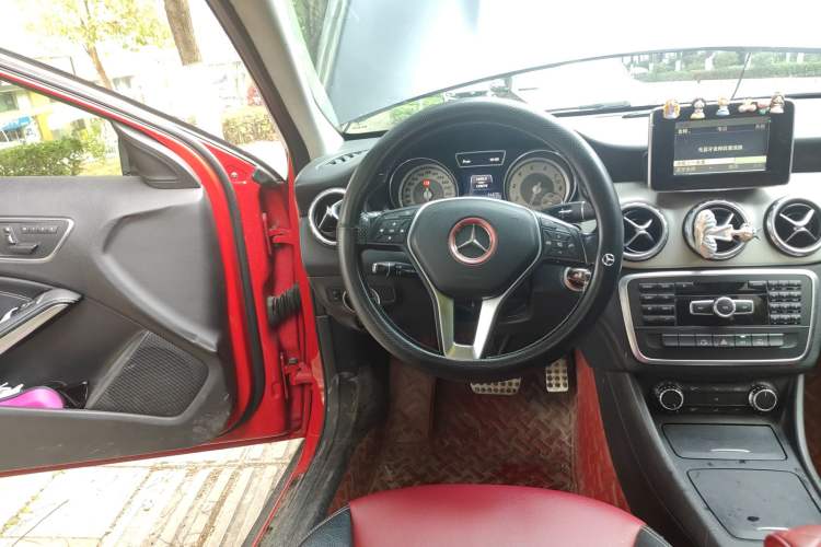 Used Mercedes-Benz GLA 2015 GLA 200 Steering Wheel