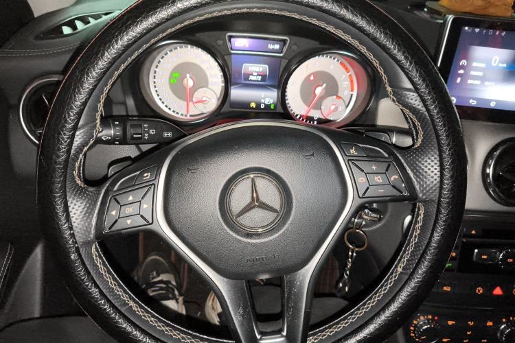Used Mercedes-Benz GLA 2015 GLA 220 4MATIC Fashion Model Steering Wheel