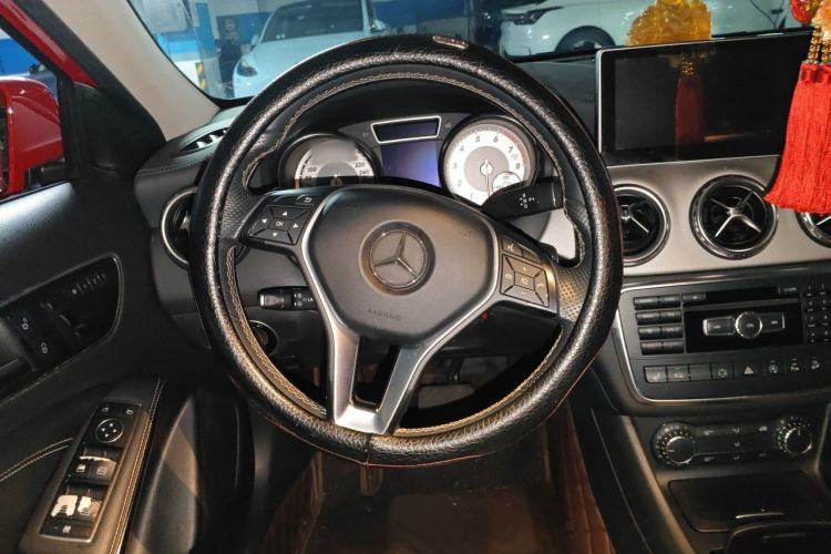 Used Mercedes-Benz GLA 2015 GLA 220 4MATIC Fashion Model Steering Wheel