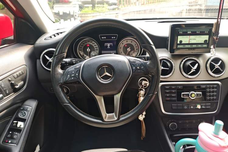 Used Mercedes-Benz GLA 2015 GLA 200 Sport Edition Steering Wheel