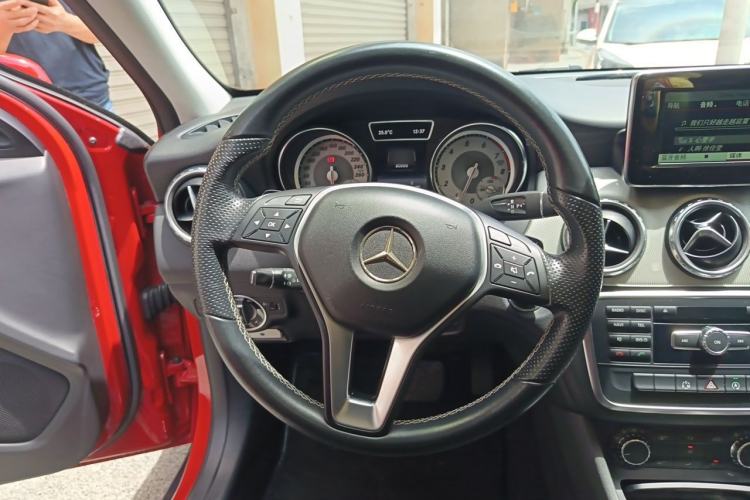 Used Mercedes-Benz GLA 2015 GLA 200 Sport Edition Steering Wheel