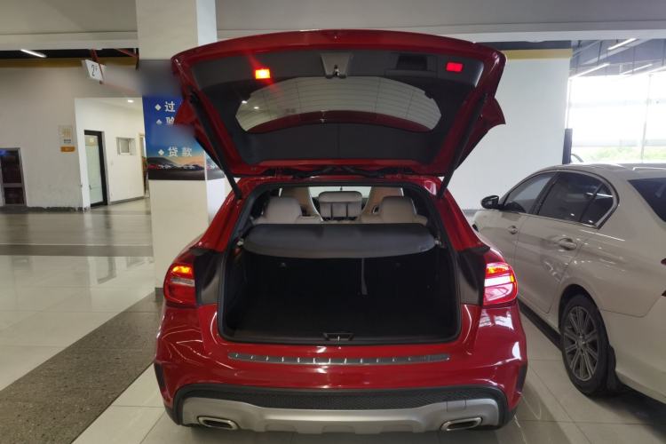 Used Mercedes-Benz GLA 2015 GLA 260 4MATIC Sport Edition Trunk