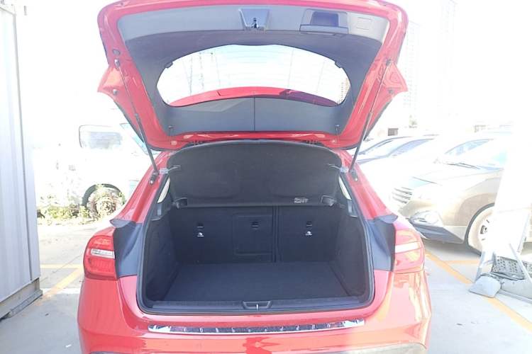 Used Mercedes-Benz GLA 2015 GLA 220 4MATIC Fashion Model Trunk