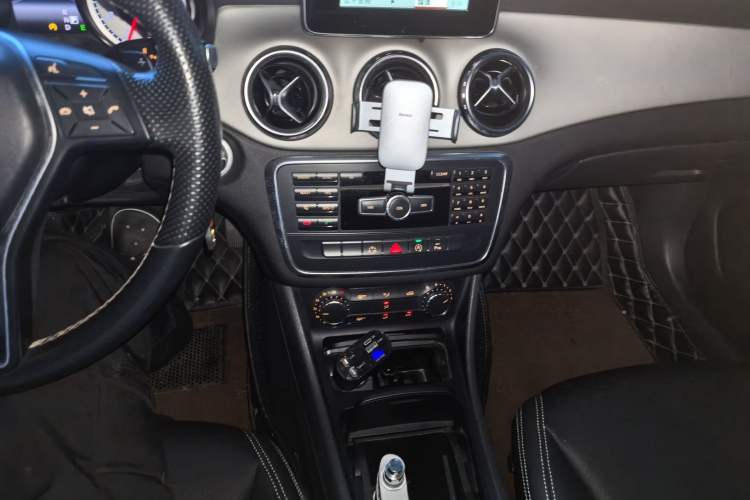 Used Mercedes-Benz GLA 2015 GLA 200 Sport Edition Audio And AC Panel