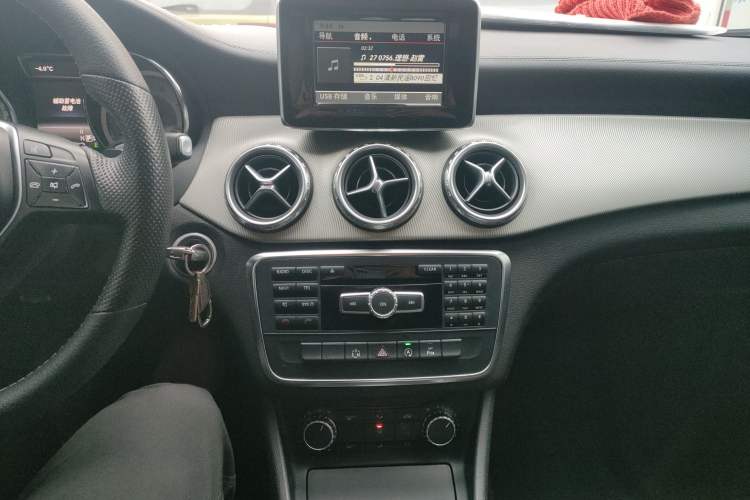 Used Mercedes-Benz GLA 2015 GLA 200 Fashion Model Audio And AC Panel