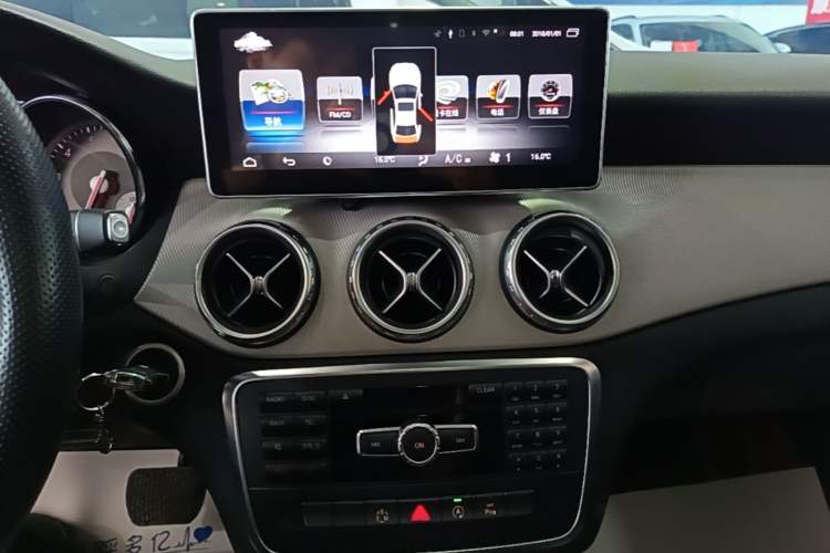 Used Mercedes-Benz GLA 2015 GLA 200 Sport Edition Audio And AC Panel
