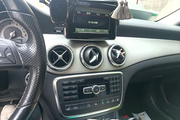 Used Mercedes-Benz GLA 2015 GLA 220 4MATIC Fashion Model Audio And AC Panel