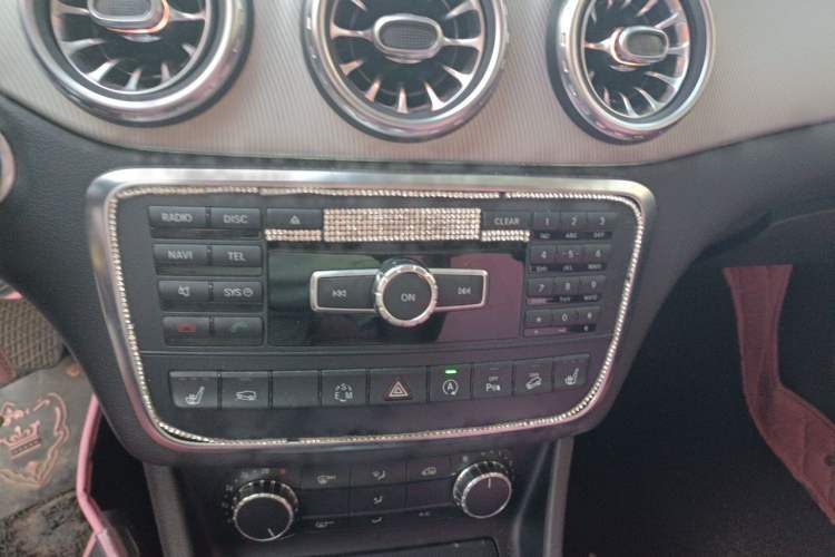 Used Mercedes-Benz GLA 2015 GLA 220 4MATIC Fashion Model Audio And AC Panel