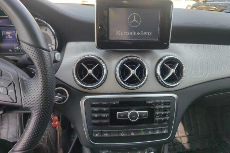 Used Mercedes-Benz GLA 2015 GLA 220 4MATIC Fashion Model Audio And AC Panel