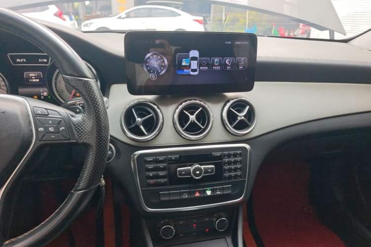 Used Mercedes-Benz GLA 2015 GLA 200 Fashion Model Audio And AC Panel