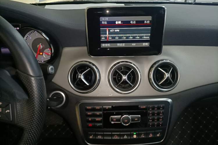 Used Mercedes-Benz GLA 2015 GLA 220 4MATIC Fashion Model Audio And AC Panel