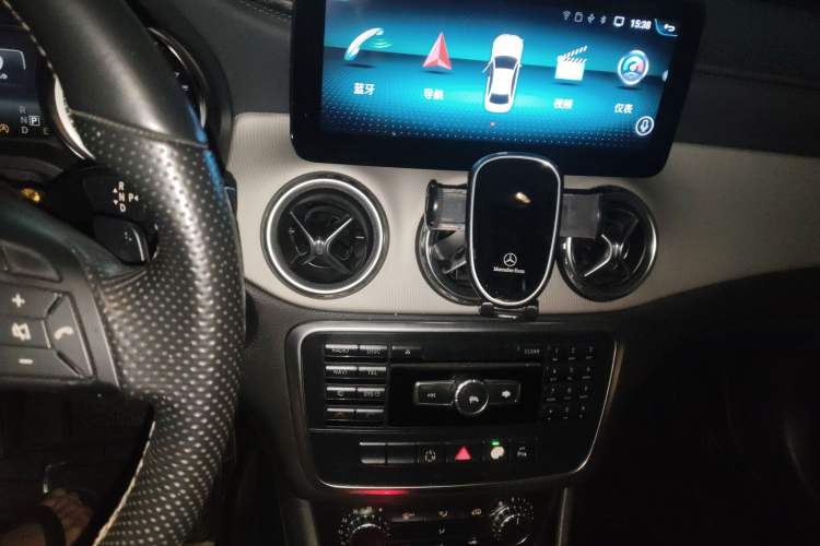 Used Mercedes-Benz GLA 2015 GLA 200 Fashion Model Audio And AC Panel