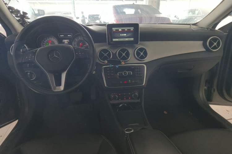 Used Mercedes-Benz GLA 2015 GLA 200 Fashion Model Center Console
