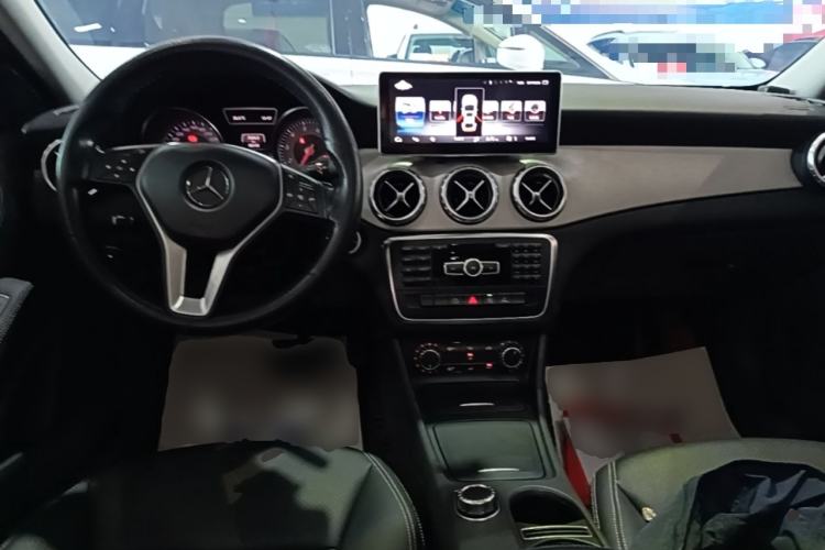 Used Mercedes-Benz GLA 2015 GLA 200 Sport Edition Center Console