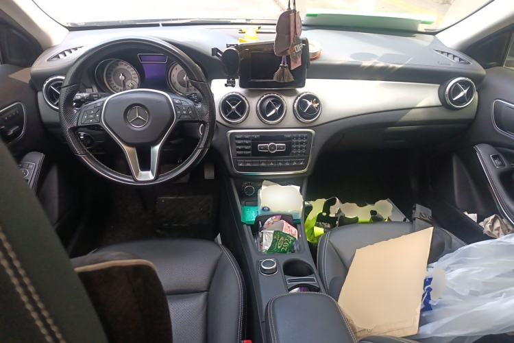 Used Mercedes-Benz GLA 2015 GLA 220 4MATIC Fashion Model Center Console