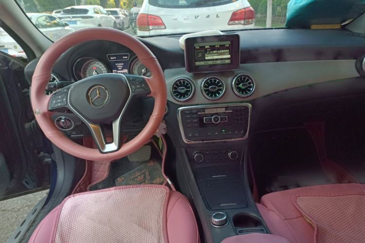 Used Mercedes-Benz GLA 2015 GLA 220 4MATIC Fashion Model Center Console