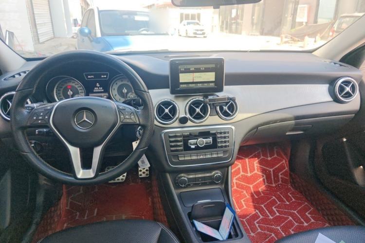 Used Mercedes-Benz GLA 2015 GLA 200 Sport Edition Center Console