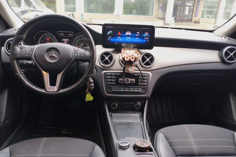Used Mercedes-Benz GLA 2015 GLA 200 Center Console