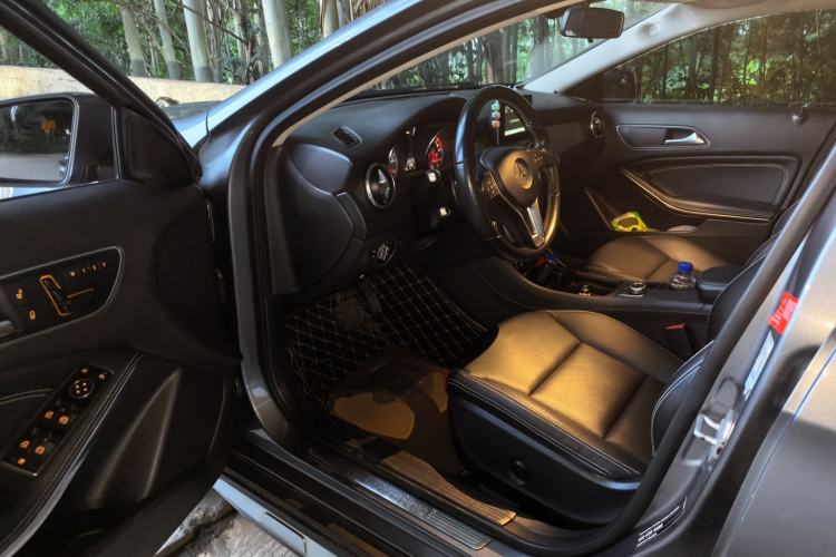 Used Mercedes-Benz GLA 2015 GLA 200 Sport Edition Driver Seat