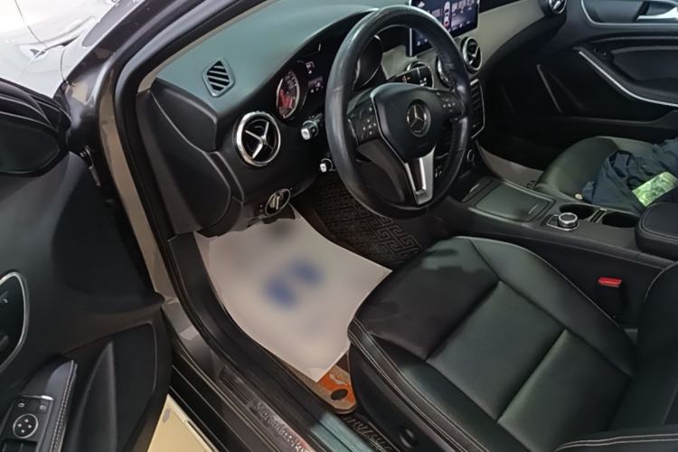 Used Mercedes-Benz GLA 2015 GLA 200 Sport Edition Driver Seat