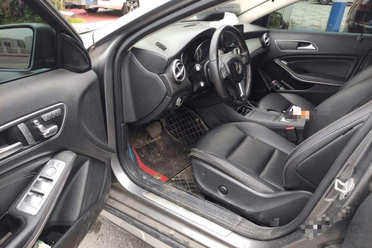 Used Mercedes-Benz GLA 2015 GLA 200 Sport Edition Driver Seat