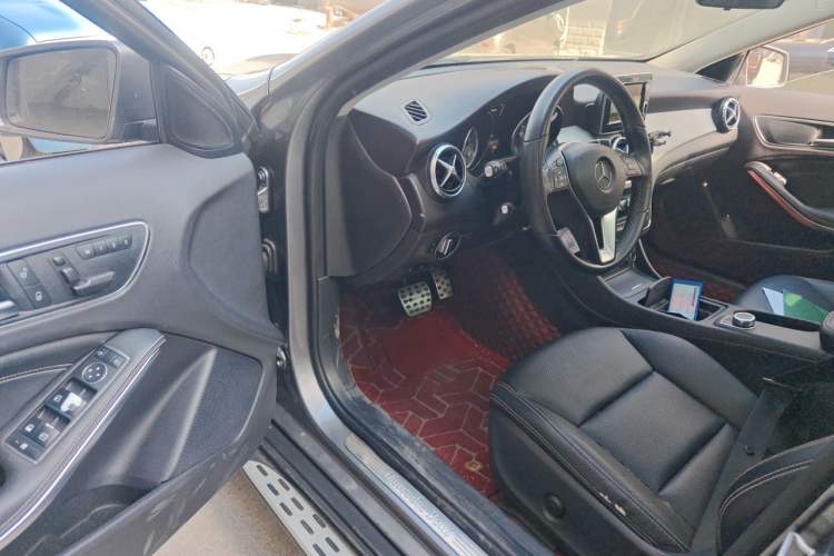 Used Mercedes-Benz GLA 2015 GLA 200 Sport Edition Driver Seat