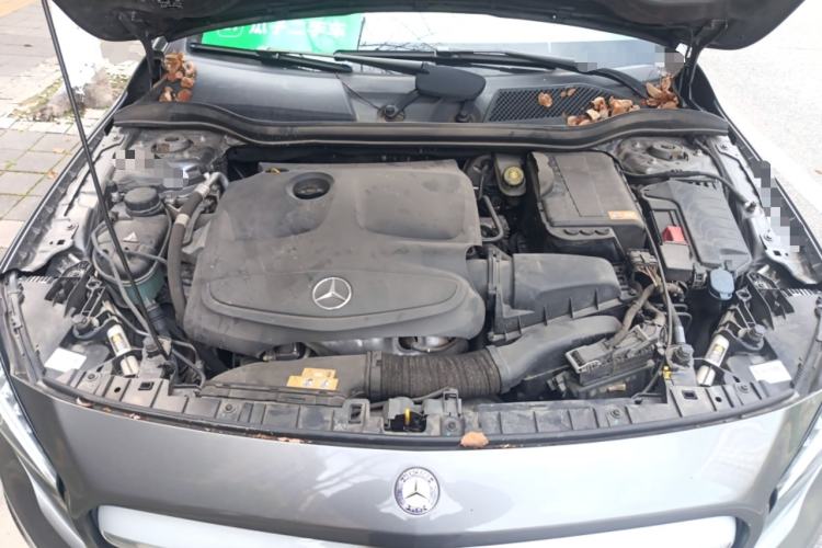 Used Mercedes-Benz GLA 2015 GLA 220 4MATIC Fashion Model Engine Bay