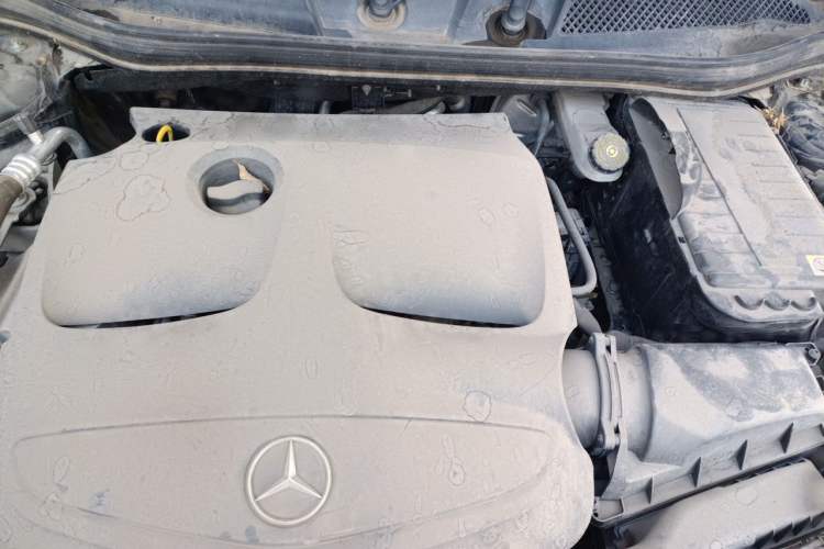 Used Mercedes-Benz GLA 2015 GLA 220 4MATIC Fashion Model Engine Bay