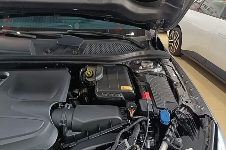 Used Mercedes-Benz GLA 2015 GLA 200 Sport Edition Engine Bay Left