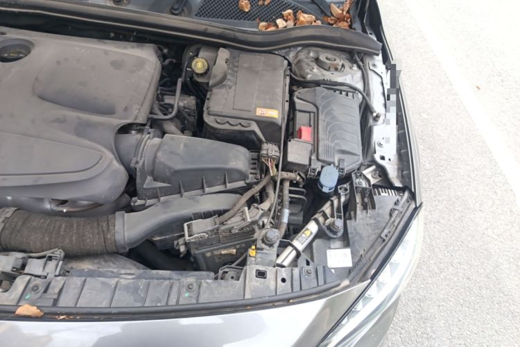 Used Mercedes-Benz GLA 2015 GLA 220 4MATIC Fashion Model Engine Bay Left