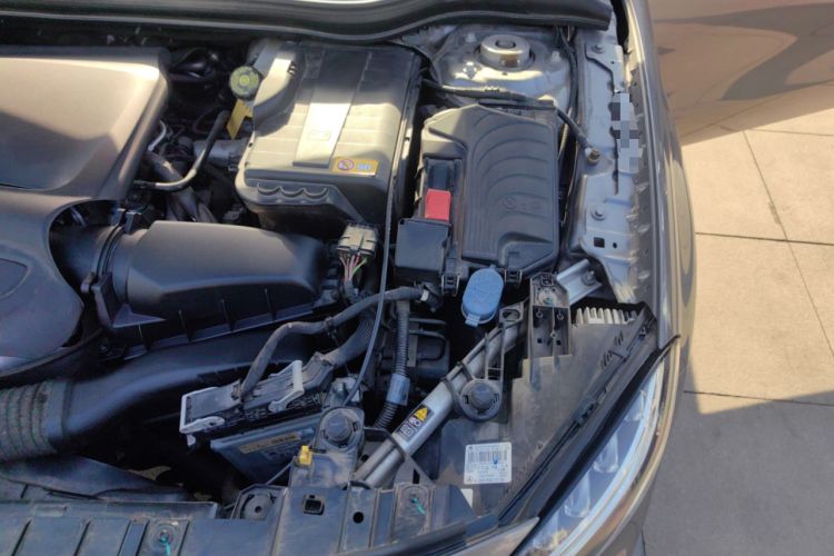 Used Mercedes-Benz GLA 2015 GLA 220 4MATIC Fashion Model Engine Bay Left