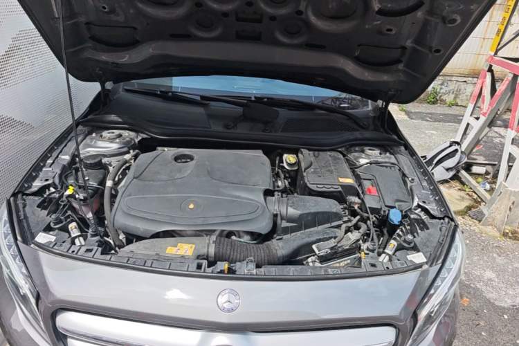 Used Mercedes-Benz GLA 2015 GLA 200 Fashion Model Engine Bay