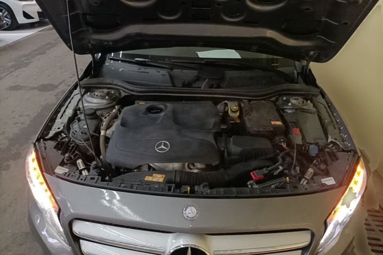 Used Mercedes-Benz GLA 2015 GLA 220 4MATIC Fashion Model Engine Bay