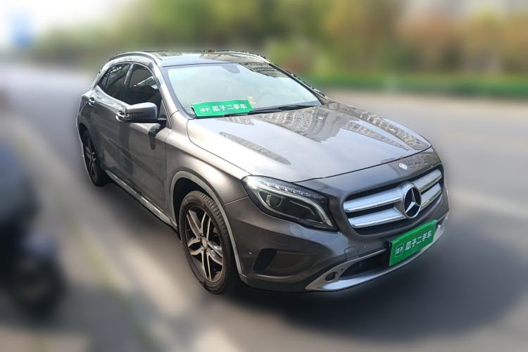 Used Mercedes-Benz GLA 2015 GLA 220 4MATIC Fashion Model Front Right 45 Deg
