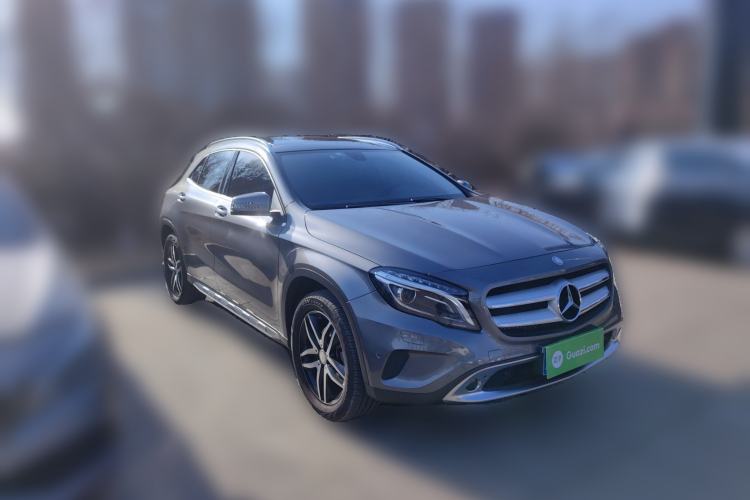 Used Mercedes-Benz GLA 2015 GLA 220 4MATIC Fashion Model Front Right 45 Deg