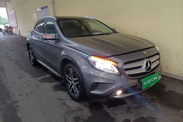 Used Mercedes-Benz GLA 2015 GLA 220 4MATIC Fashion Model Front Right 45 Deg