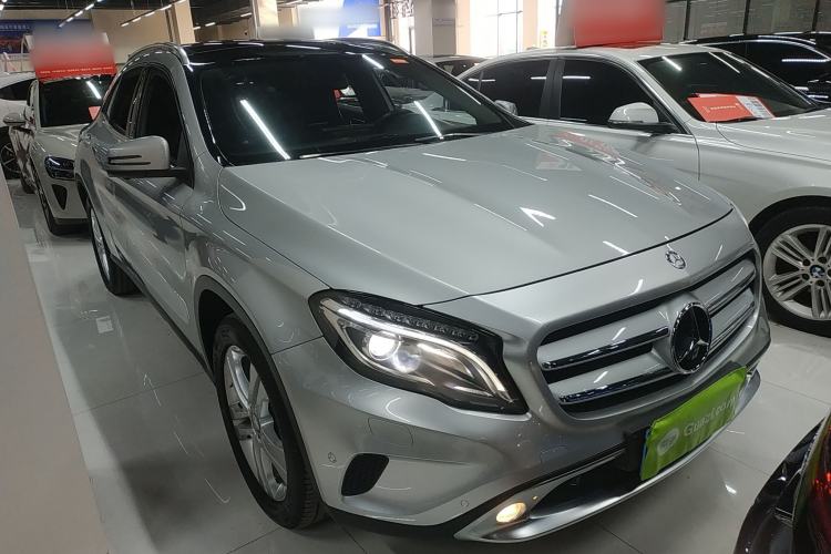 Used Mercedes-Benz GLA 2015 GLA 200 Front Right 45 Deg