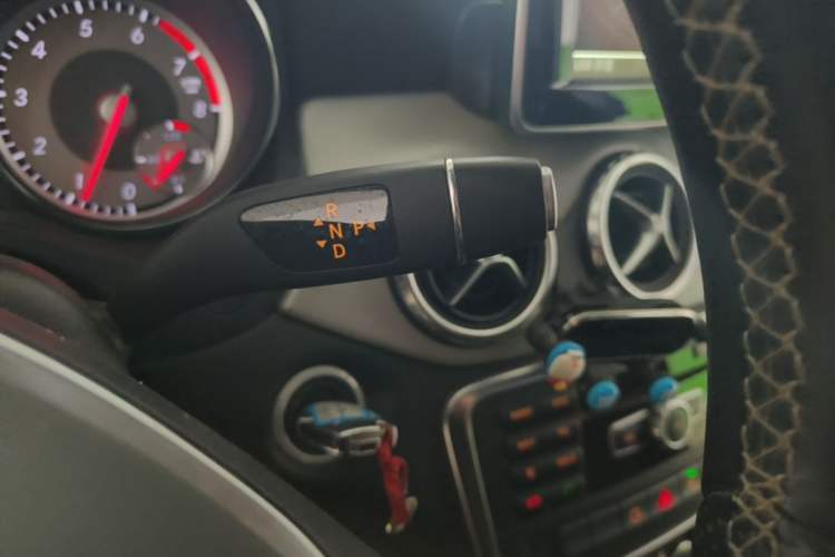 Used Mercedes-Benz GLA 2015 GLA 200 Fashion Model Gear Lever