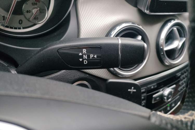 Used Mercedes-Benz GLA 2015 GLA 200 Fashion Model Gear Lever