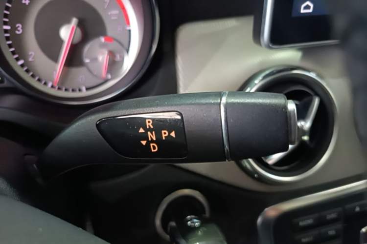 Used Mercedes-Benz GLA 2015 GLA 200 Sport Edition Gear Lever