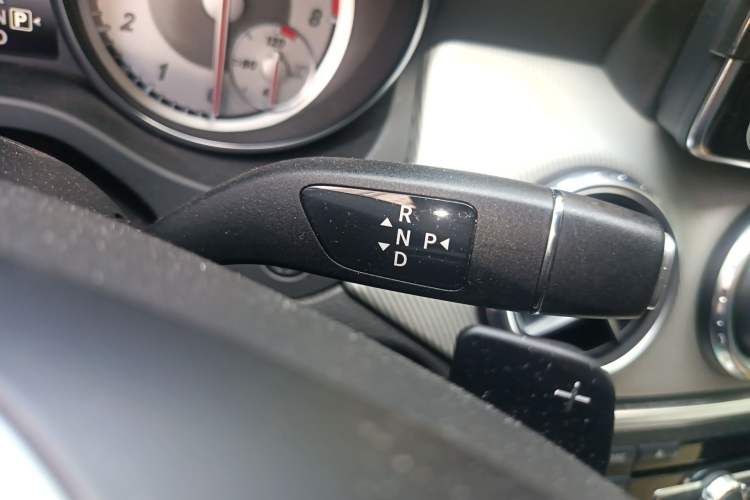 Used Mercedes-Benz GLA 2015 GLA 220 4MATIC Fashion Model Gear Lever