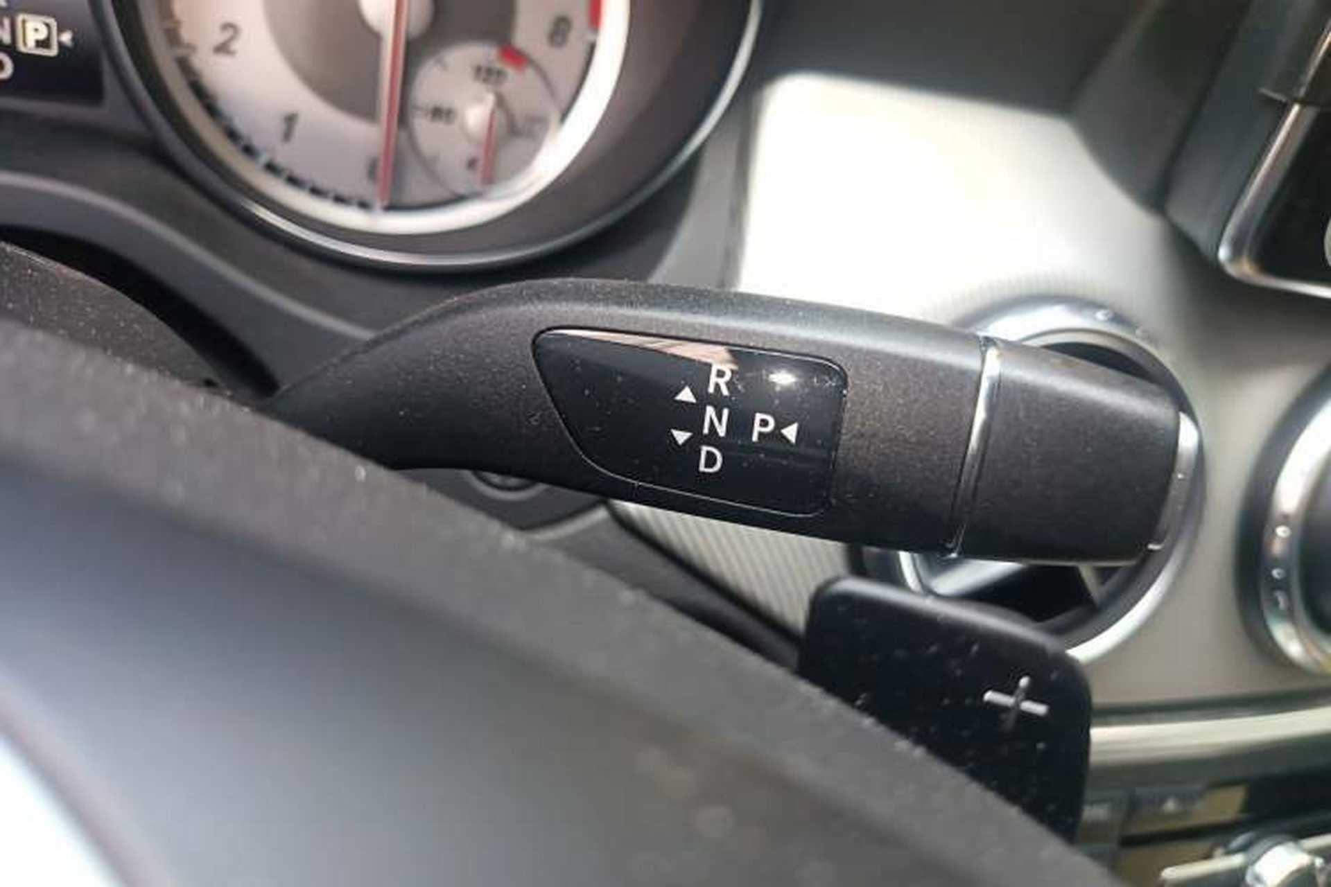 Used Mercedes-Benz GLA 2015 GLA 220 4MATIC Fashion Model Gear Lever