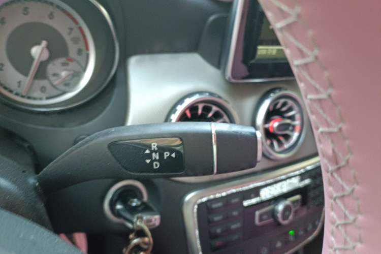 Used Mercedes-Benz GLA 2015 GLA 220 4MATIC Fashion Model Gear Lever