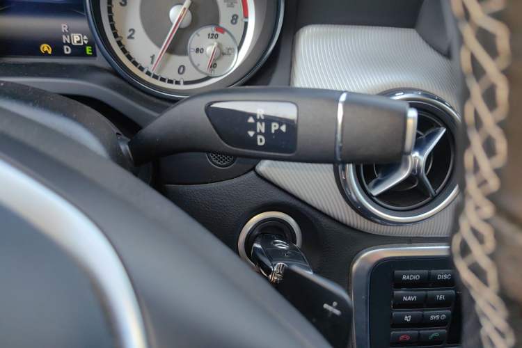 Used Mercedes-Benz GLA 2015 GLA 220 4MATIC Fashion Model Gear Lever