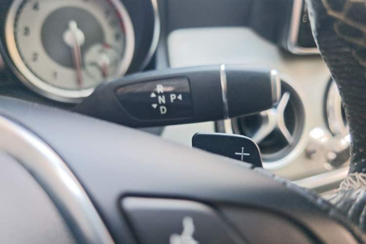 Used Mercedes-Benz GLA 2015 GLA 200 Sport Edition Gear Lever