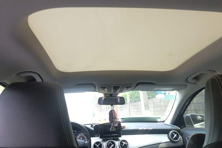 Used Mercedes-Benz GLA 2015 GLA 220 4MATIC Fashion Model Headliner