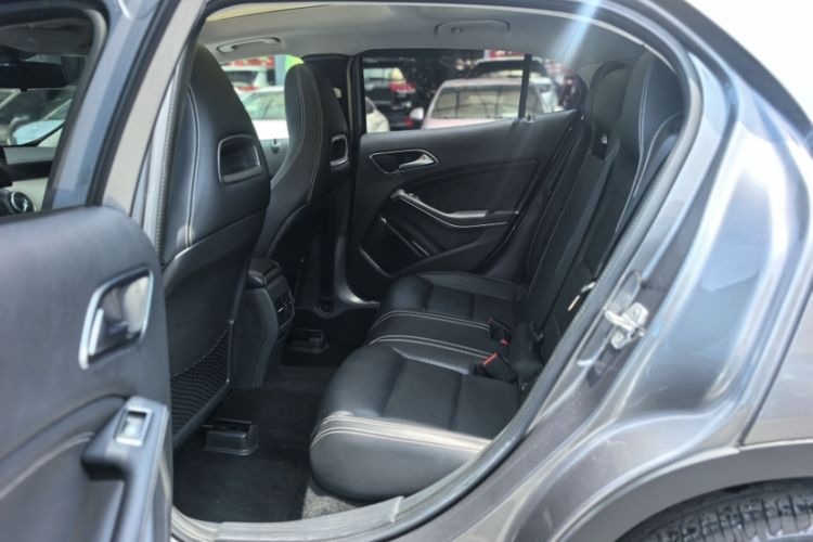 Used Mercedes-Benz GLA 2015 GLA 220 4MATIC Fashion Model Interior 3
