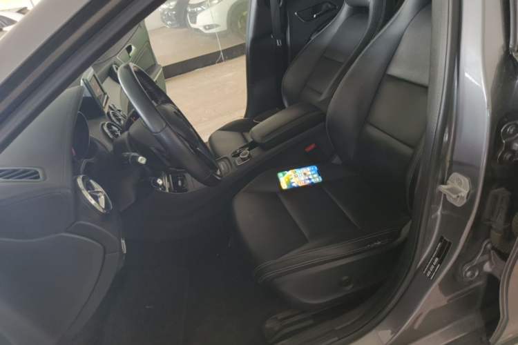 Used Mercedes-Benz GLA 2015 GLA 200 Fashion Model Left Front Seat