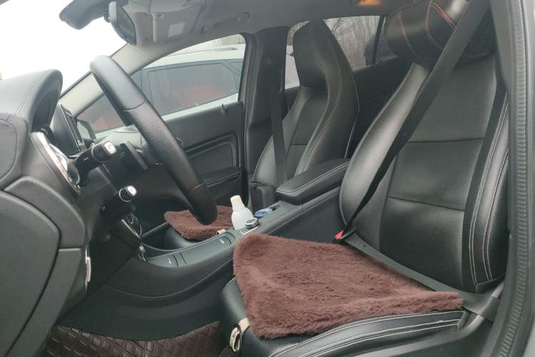 Used Mercedes-Benz GLA 2015 GLA 200 Fashion Model Left Front Seat