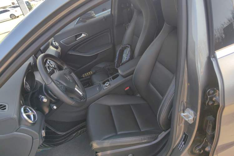 Used Mercedes-Benz GLA 2015 GLA 220 4MATIC Fashion Model Left Front Seat
